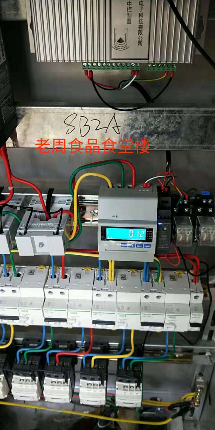 燦陽公司為蘇北某工業(yè)區(qū)100多棟樓宇亮化安裝集中控制器。(圖5)