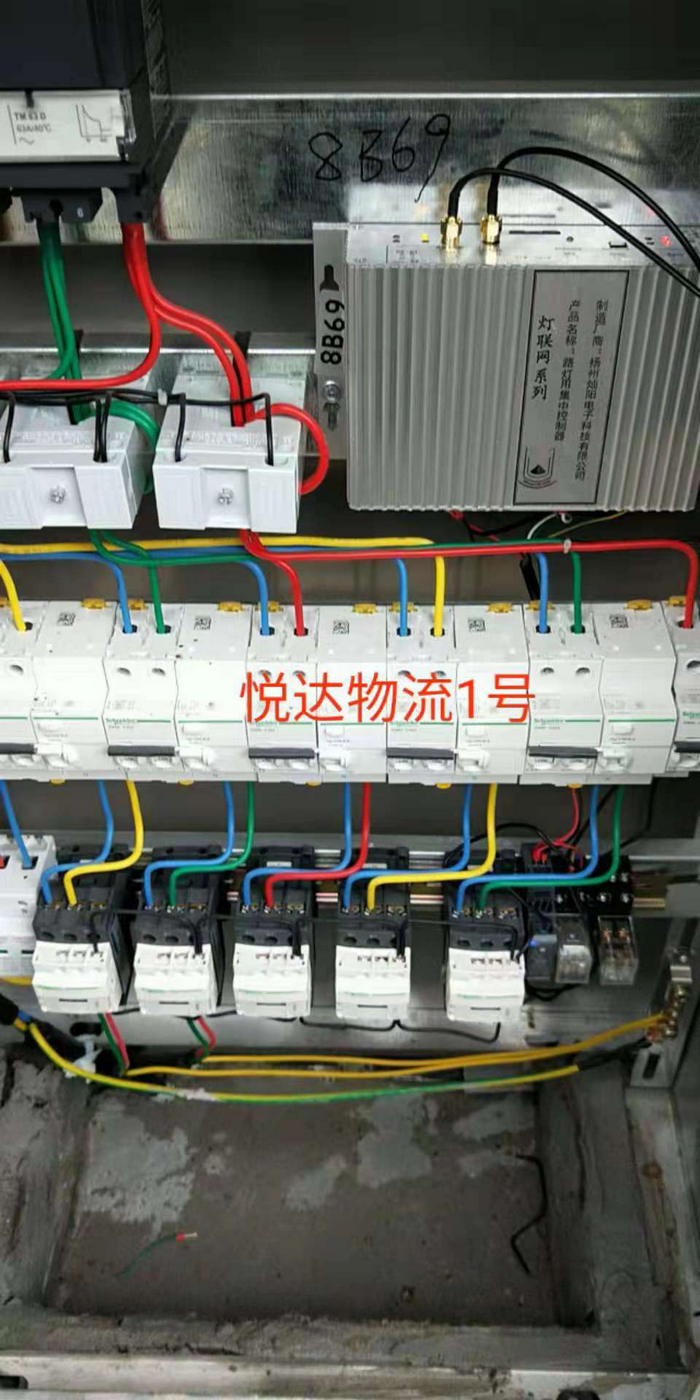 燦陽公司為蘇北某工業(yè)區(qū)100多棟樓宇亮化安裝集中控制器。(圖7)