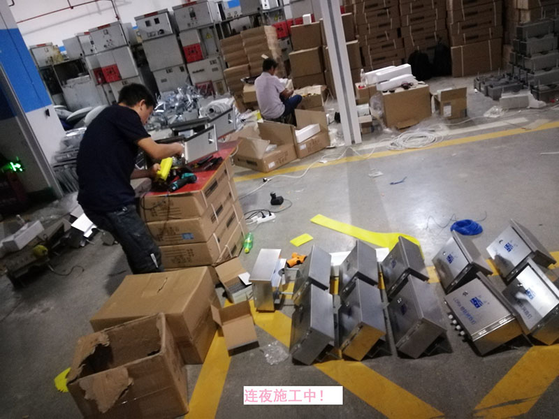 貴州某高校為本校區(qū)內(nèi)600多盞路燈更換LED燈頭及加裝太陽能LORA調(diào)光控制模塊，達到了節(jié)能和智能控制的目的。(圖4)